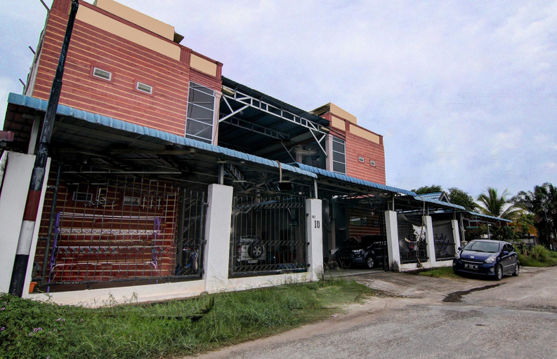 Exterior & Views