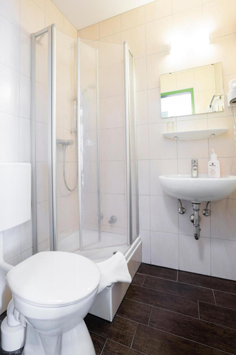 Bathroom 5, Hotel Alt Bamberg, Bamberg