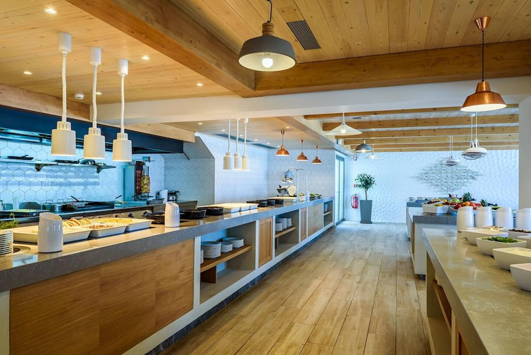 Food & Drinks 5, Solimar White Pearl - Adults Only, Crete