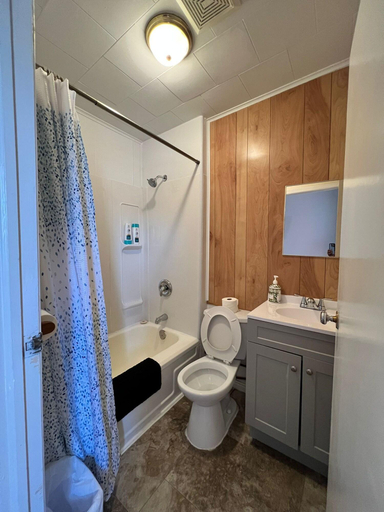 Bathroom 3, Bonne Bay Cottages, Division No. 9