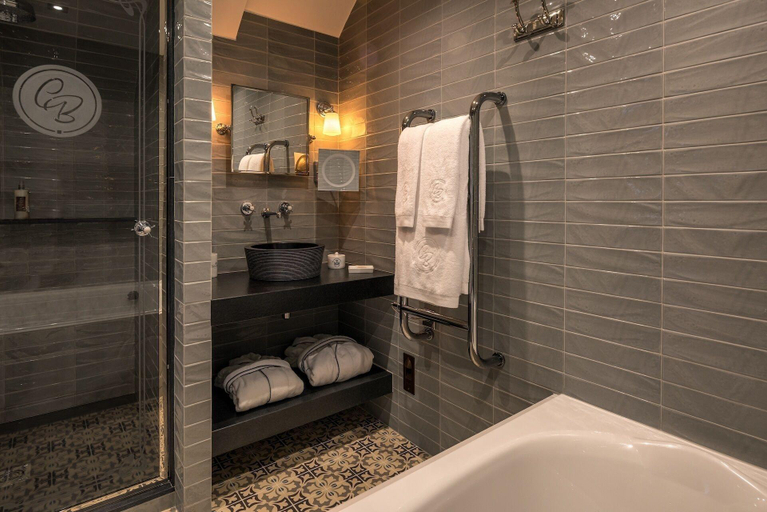 Bathroom 5, Château Brachet, Savoie