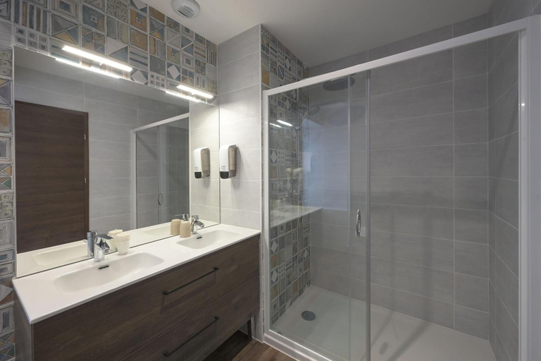 Bathroom 5, Hotel De La Croisee, Ain