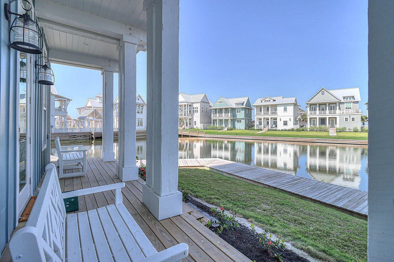 Lobby 3, Still Waters 120 Nei, Nueces