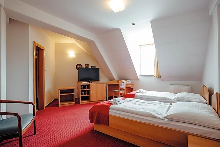 Bedroom 3, Hotel Pod Zv Mkom, Prievidza