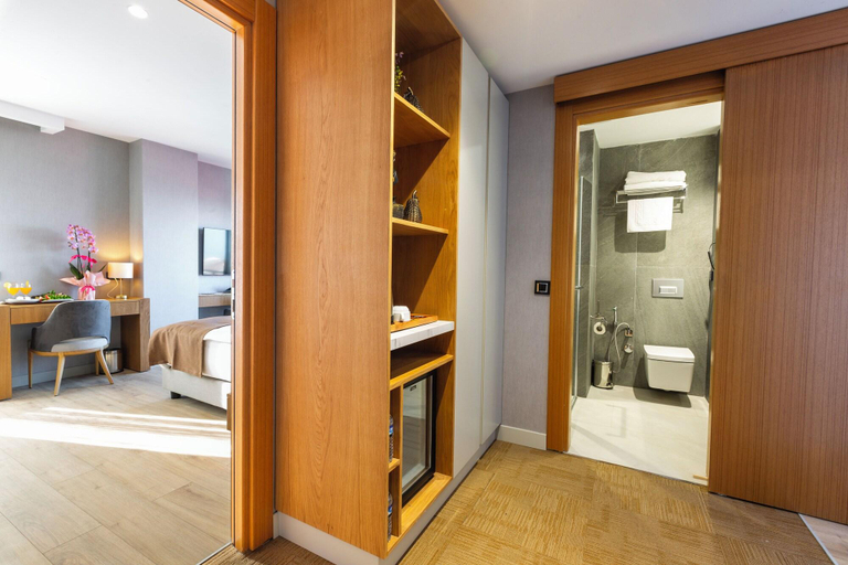 Others, Aydin Suite Apart, Merkez