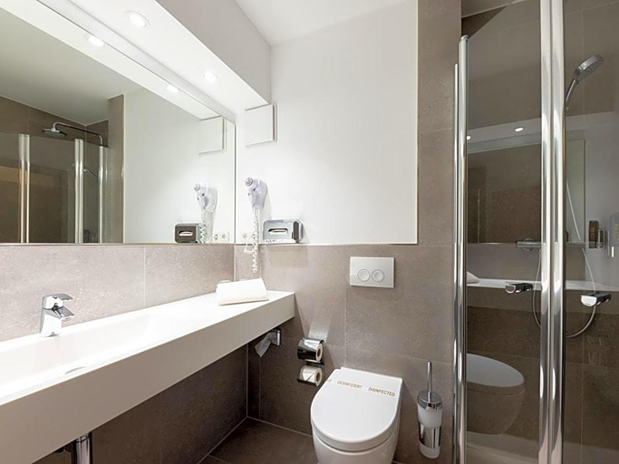 Bathroom 5, Hotel Im Park, Mettmann