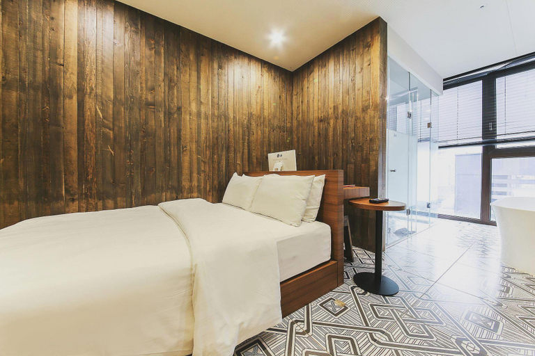 Bedroom 4, Jerry's Planet, Gangnam