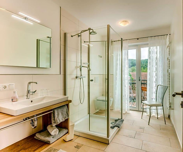 Bathroom 3, Gasthof Schiesl, Schwandorf