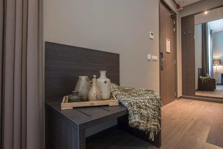 Others 5, Hotel Bladel, Bladel