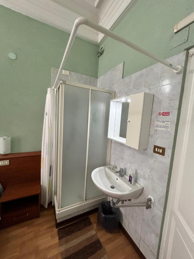 Bathroom 4, Hotel Barone, Genova