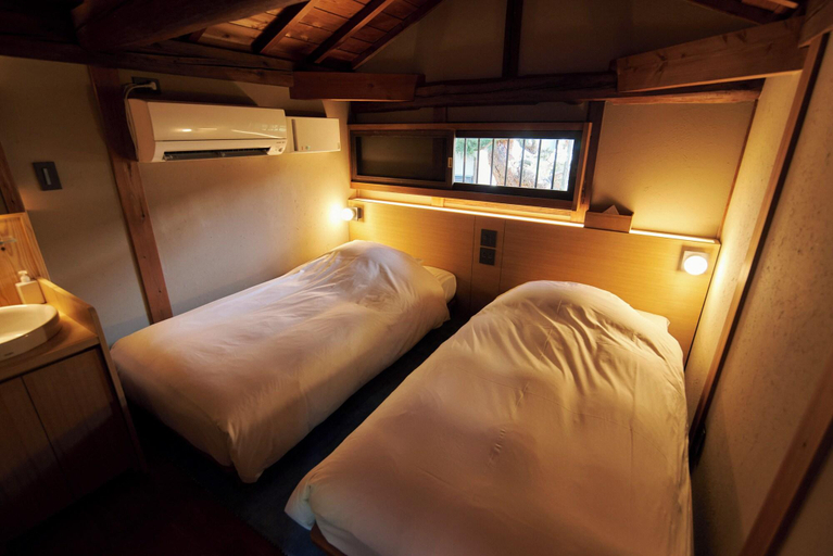Bedroom 2, Travel Stop UNNOWA, Tōmi