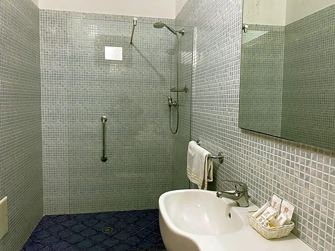 Bathroom 4, Hotel Egitarso Sul Mare, Trapani