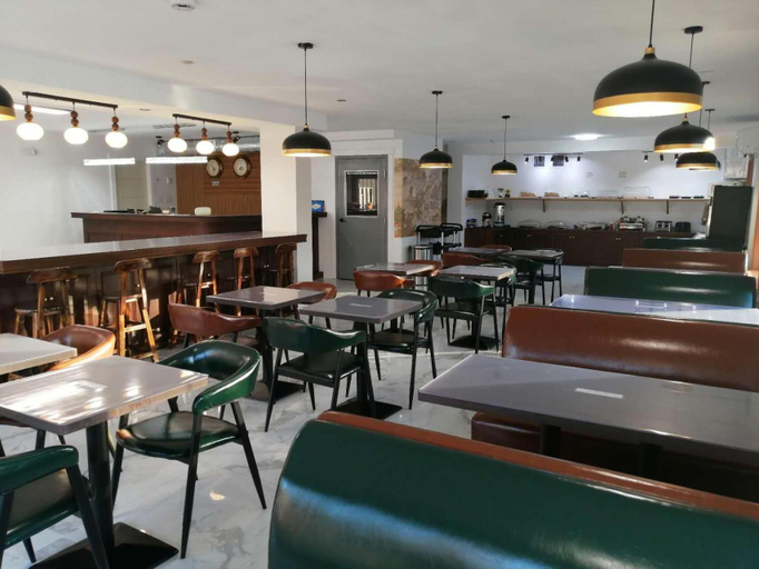 Food & Drinks 5, Alpine Inn & Suites, Columbia-Shuswap