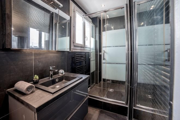 Bathroom 5, Horizon House, Paris