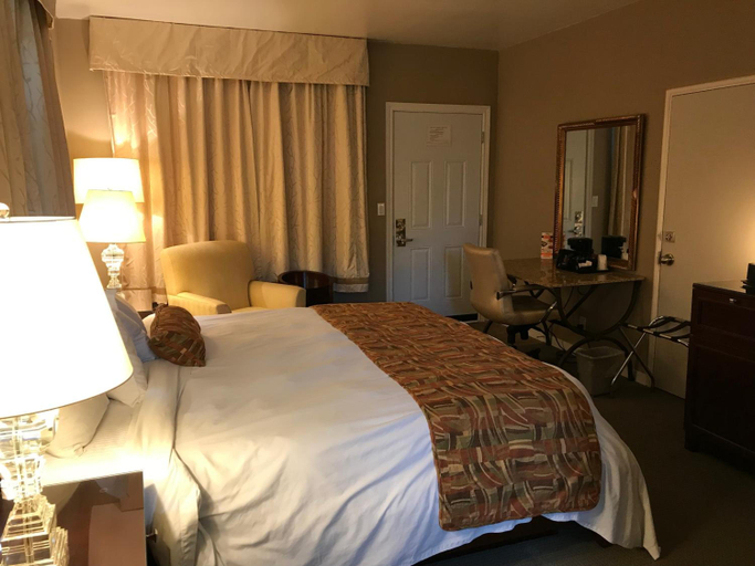 Bedroom 5, Cardinal Court Motel, Elgin