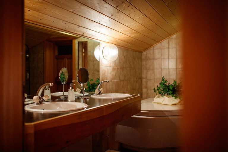 Bathroom 3, Hotel Nufenen, Goms