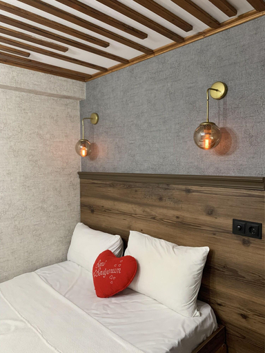 Bedroom 2, Mansion Valeria, Fatih