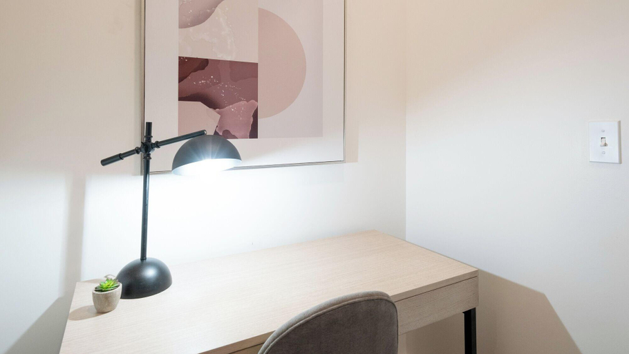 Room 3, Landing Midtown Apartments By Barsala, Jefferson