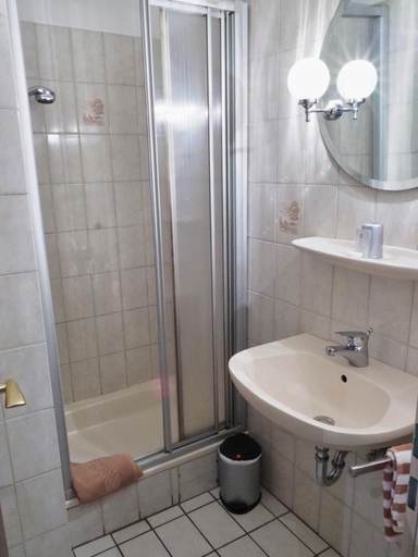 Bathroom 1, Gasthof Erfurth, Region Hannover