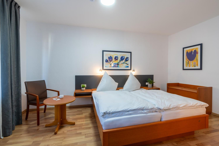 Bedroom 4, Landhotel Elkemann, Borken