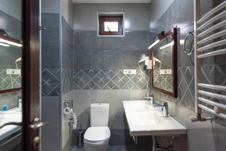 Bathroom 4, Kraveli Hotel, Tbilisi