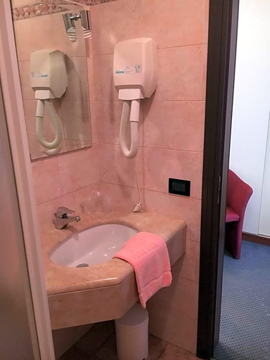 Bathroom 4, Albergo Valle D Oro, Bergamo