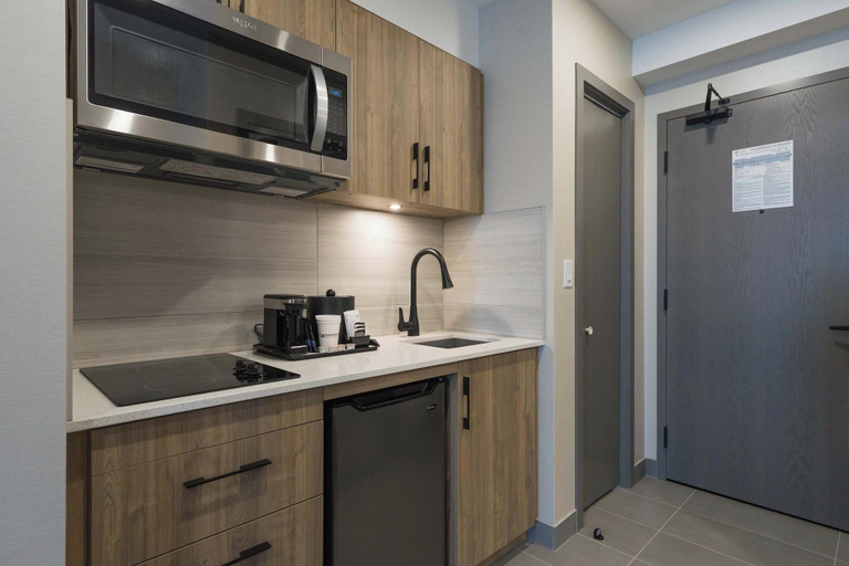 Room 2, Sandman Signature Winnipeg Airport Hotel & Suite, Division No. 11