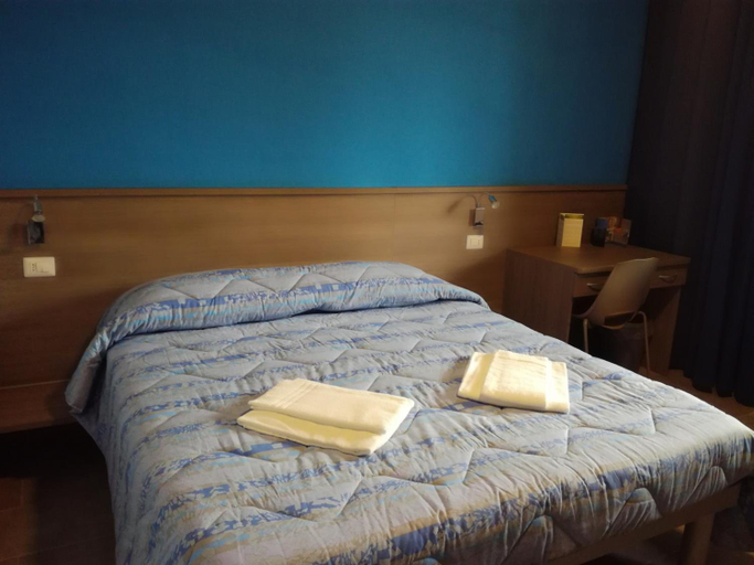Bedroom 2, Serafico Guesthouse, Rome
