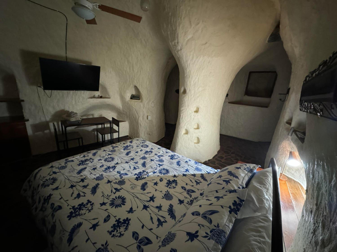 Bedroom 2, Di's Dugouts, Coober Pedy