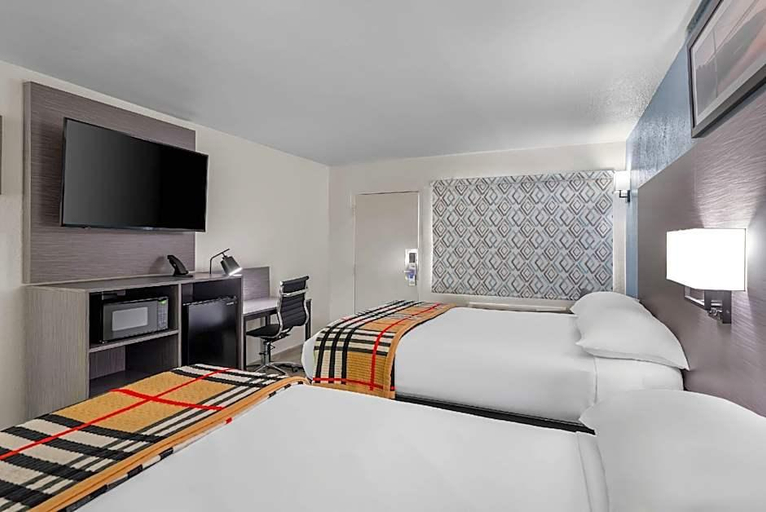 Bedroom 5, Royale Inn, Polk