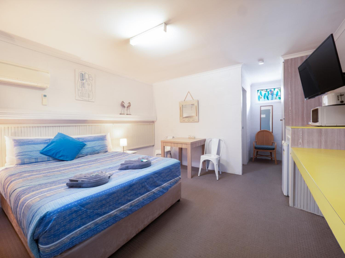 Bedroom 1, Boyne Island Motel And Villas, Calliope - Pt A
