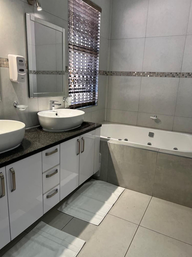 Bathroom 4, Letsatsing Lodge, Bojanala