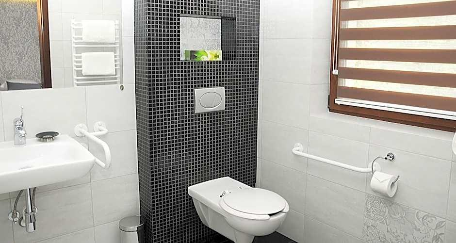 Bathroom 3, Hotel Klaudia, Sucha