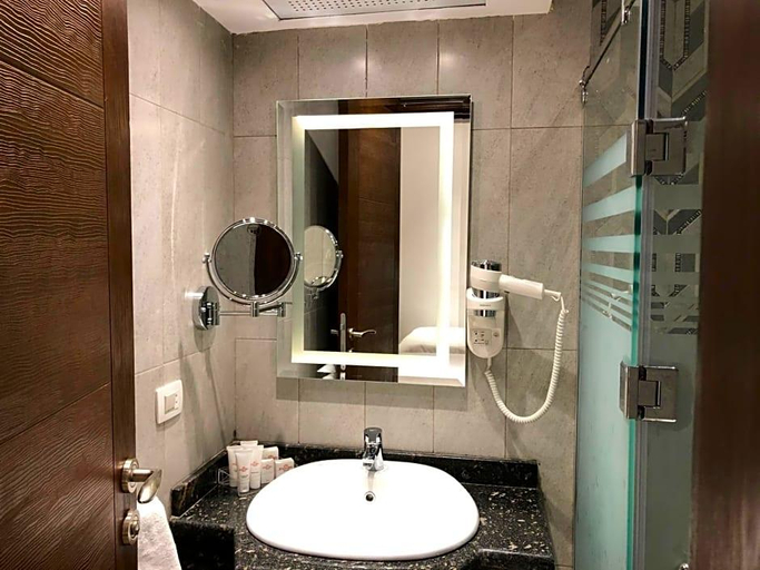 Room 2, Maxim Hotel, Ad-Duqi