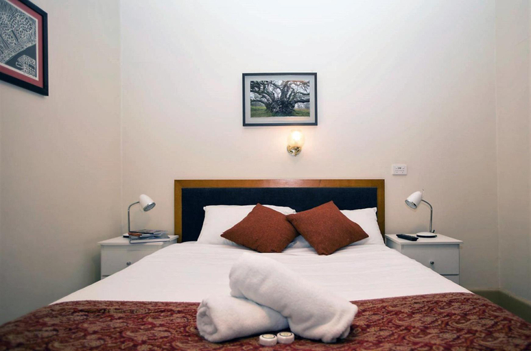 Bedroom 1, Delatite Hotel, Mansfield