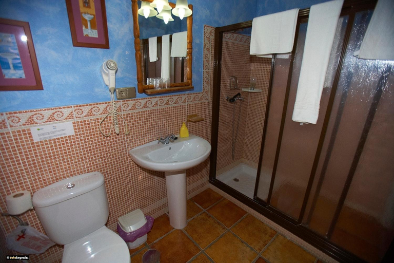Bathroom 3, Hotel Enrique Calvillo, Cádiz