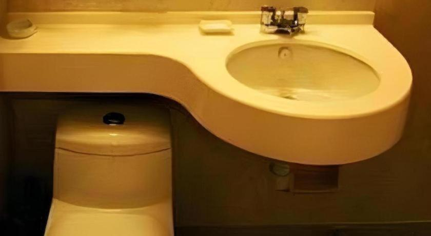 Bathroom 3, Jinjiang Inn Shenyang Northeastern University, Shenyang