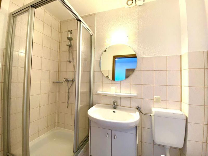 Bathroom 3, Gasthaus Dernedde, Osterode am Harz