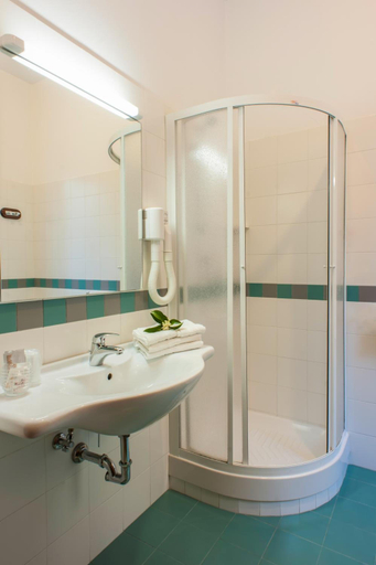 Bathroom 3, Hotel La Carruba, Cosenza