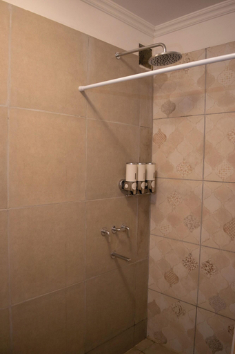 Bathroom 4, La Casona del Monumento, Capital