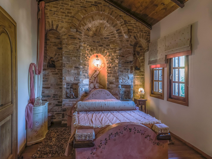 Room 5, To Stefani Tis Makrinas, Thessaly