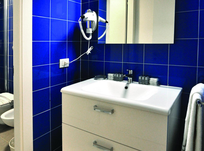Bathroom 4, Bb Hotels Aparthotel Cittv Studi, Milano