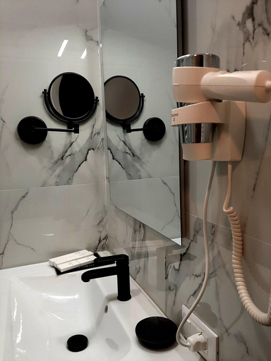 Bathroom 4, Emma hotel fiera, Bologna