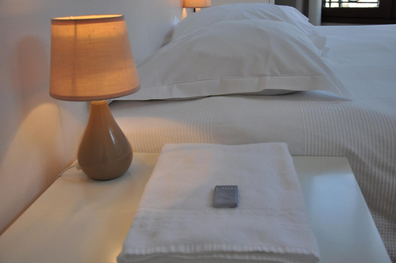 Bedroom 5, Cafe Hotel Du Theatre, Côtes-d'Armor