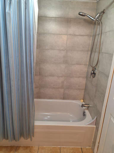 Bathroom 5, Auberge Le P'tit Bonheur, L'Île-d'Orléans