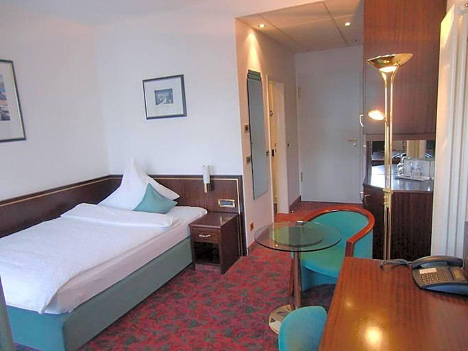 Bedroom 3, Hotel Schloss Schwarzenfeld, Schwandorf