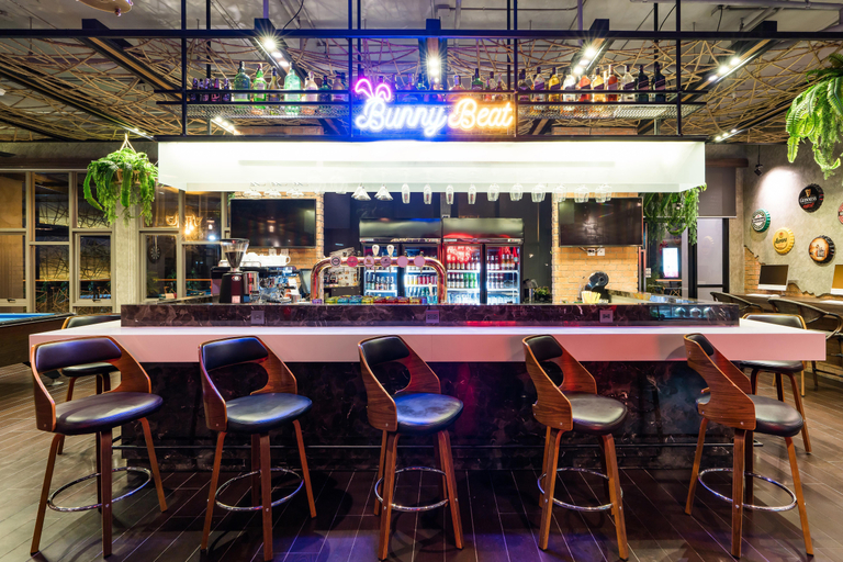 Bar 2, Surestay Plus By Best Western T Pattaya, Pattaya