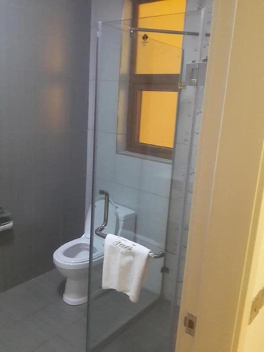 Bathroom 3, Gardens Apartments, Westlands