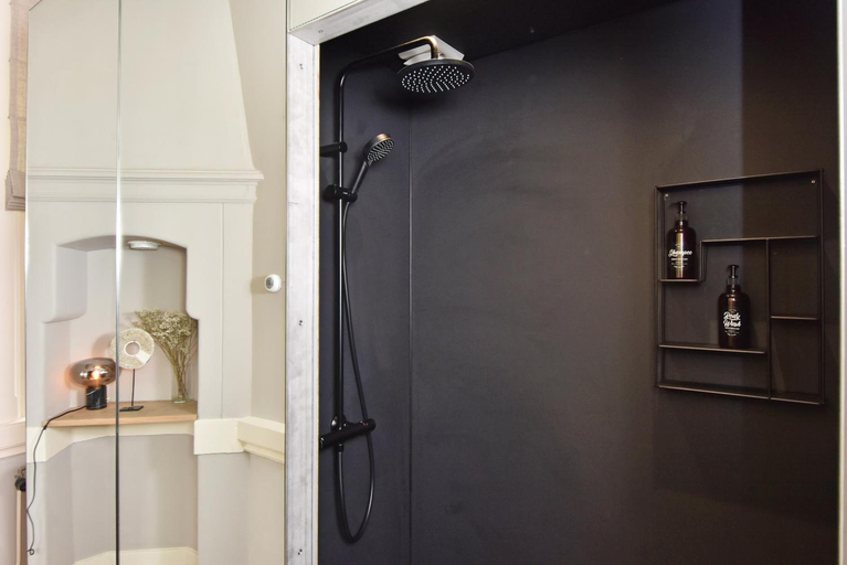 Bathroom 5, Boutique Hotel Havenkantoor, The Hague
