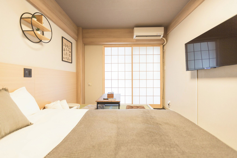 Room 5, b&Kuromon2, Osaka